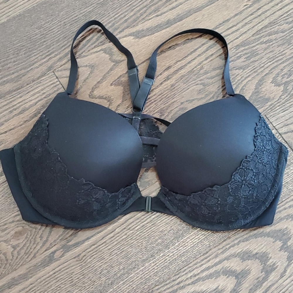Victoria's Secret Very Sexy Push-Up front closure